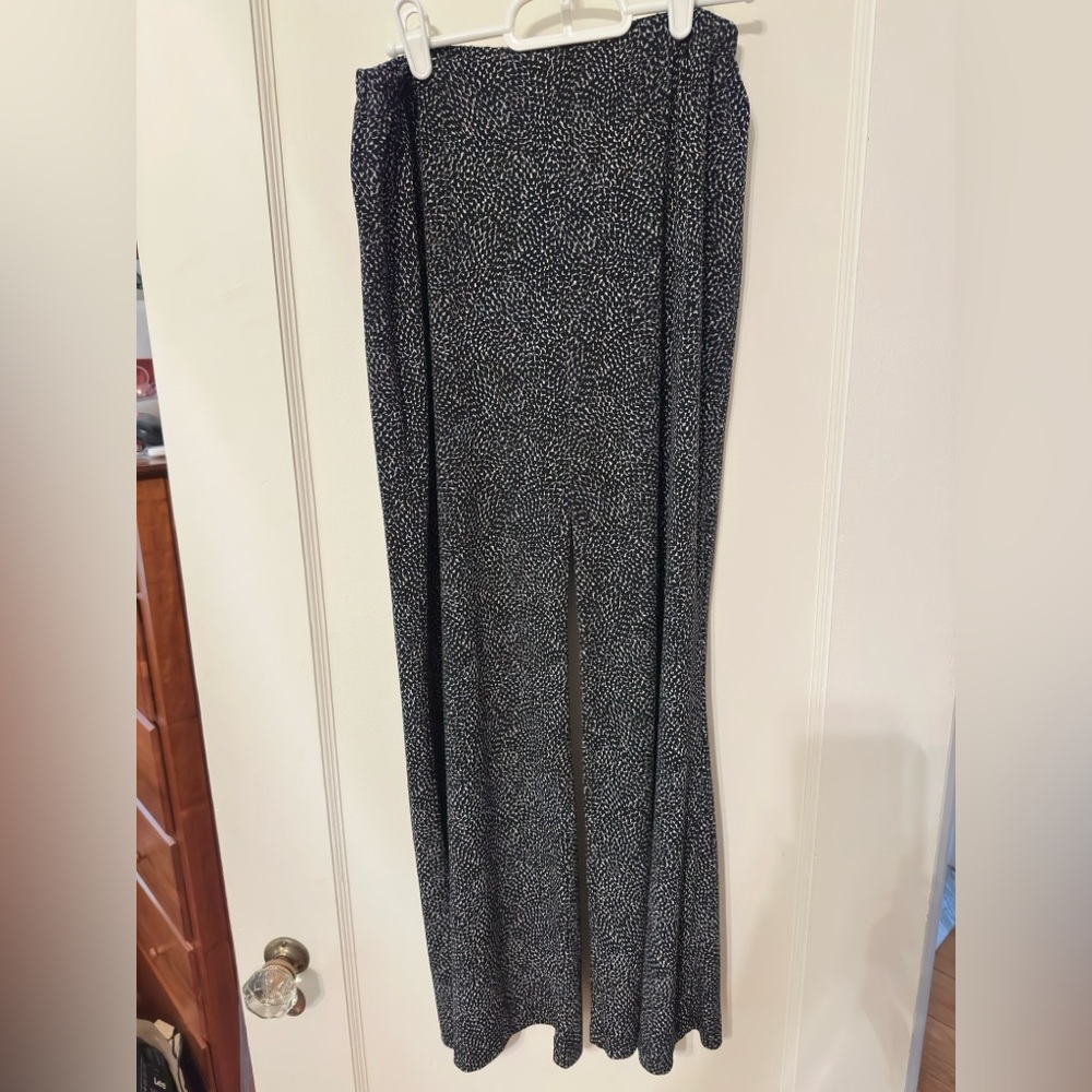 Chicos Easywear Black and Tan Patterned Pants